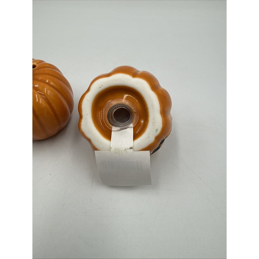 Cracker Barrel Halloween Pumpkin Jack-O'-Lantern Mini Salt & Pepper Shaker 2026$ - Picture 4 of 5